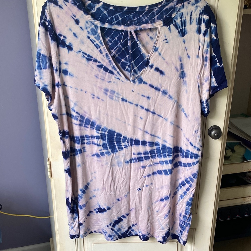 Torrid 0 blue pink tie dye super soft tee shirt
